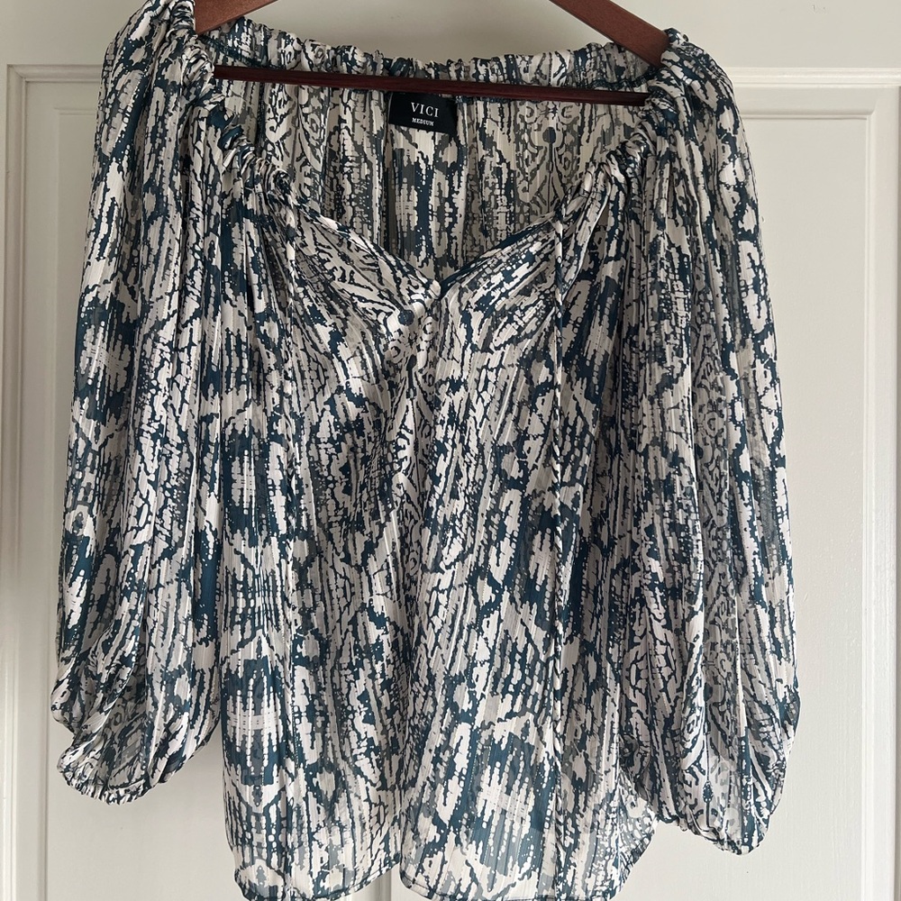 Vici blouse size M